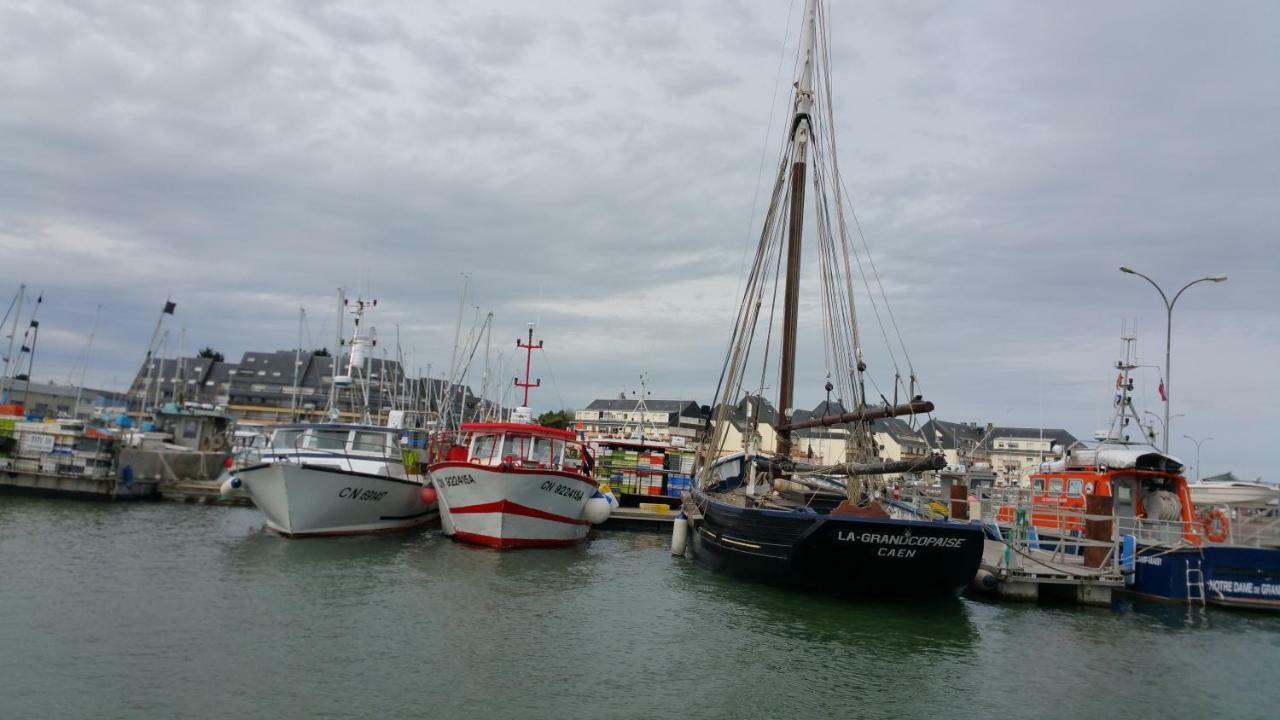 Appartement Vue Sur Mer Et Port Grandcamp-Maisy Bagian luar foto
